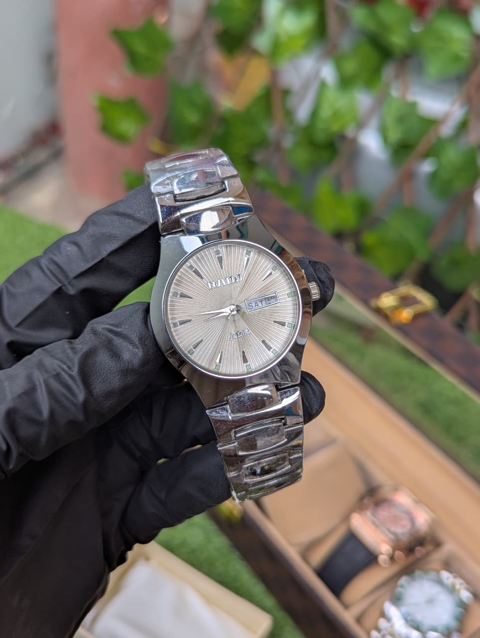 Classic Men’s Watch – Textured Dial & Stainless Steel Bracelet