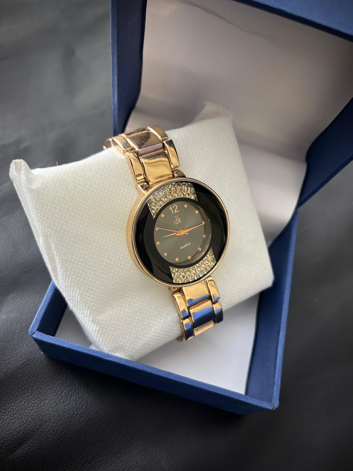 Elegant Women’s Gold Quartz Watch