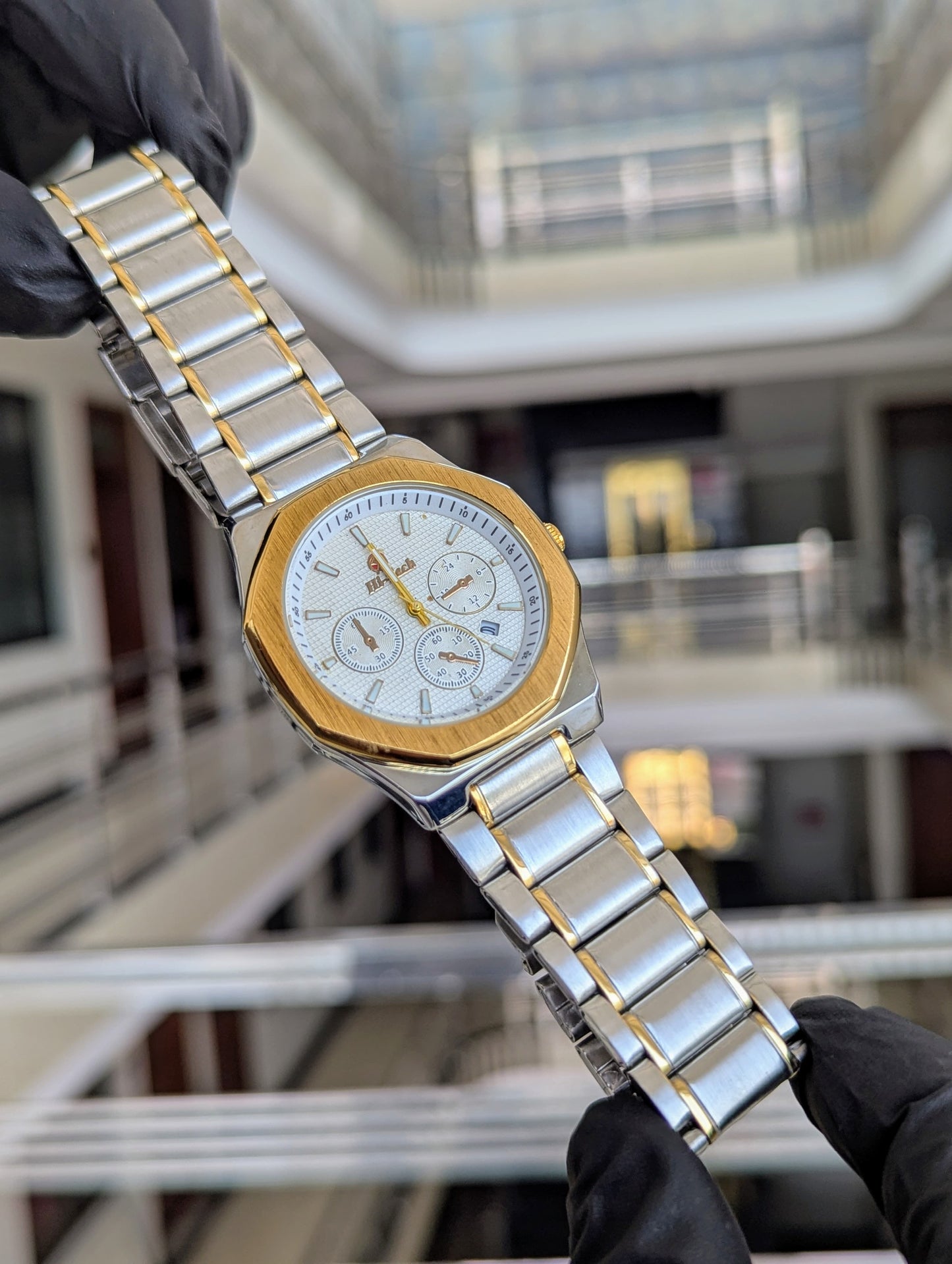 Hi-Tech Watch β Premium Look, Everyday Comfort