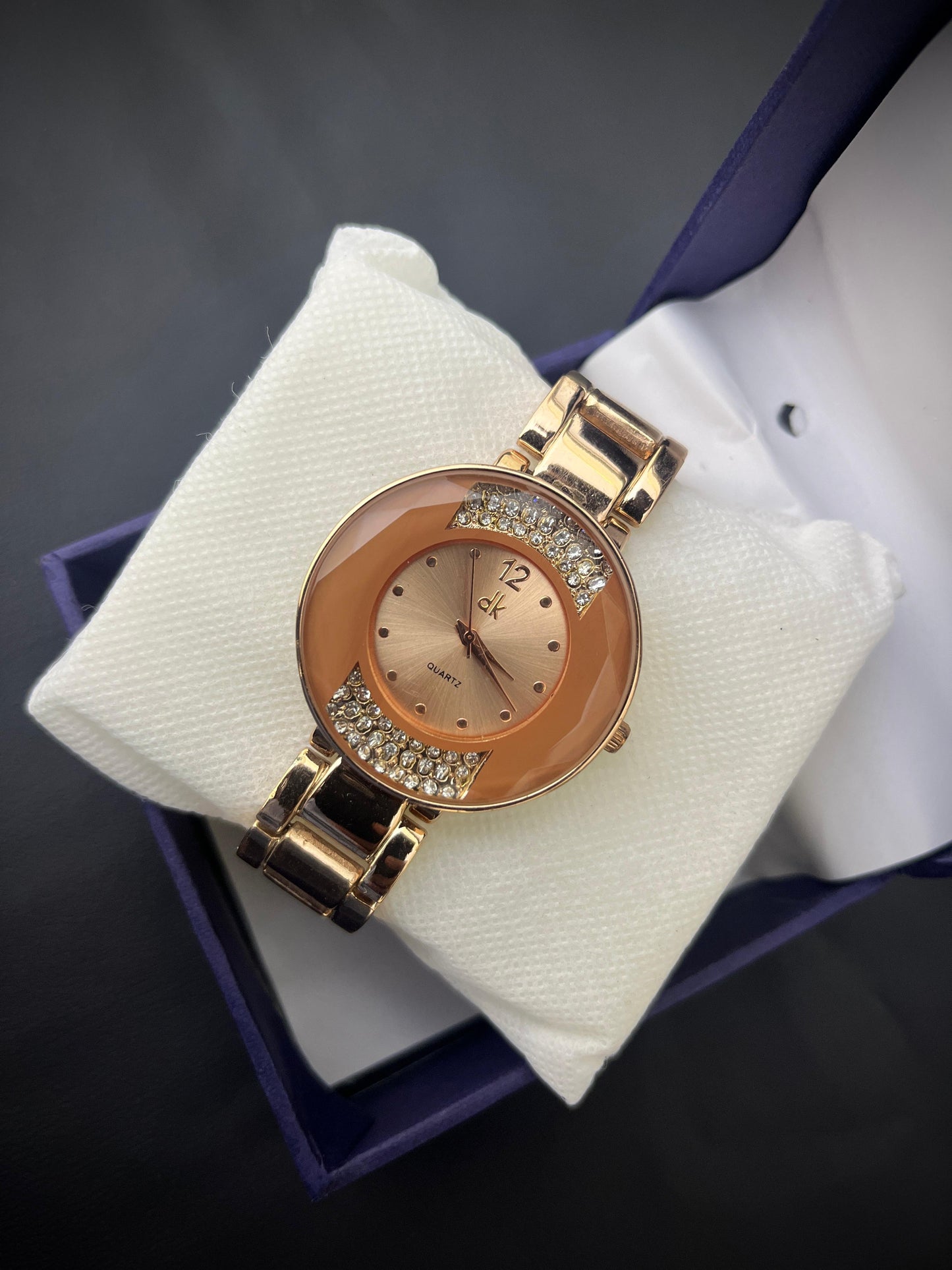 Elegant Women’s Gold Quartz Watch