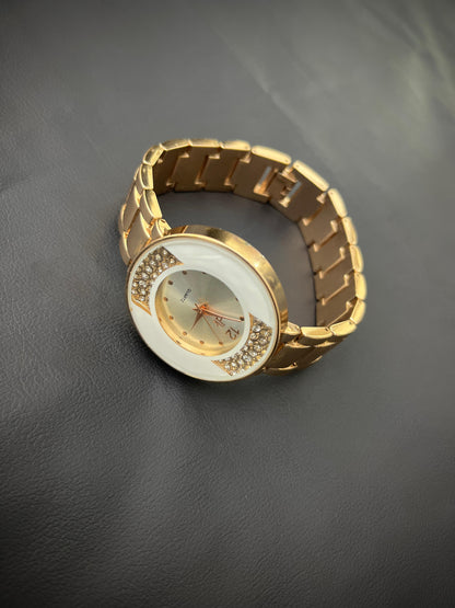 Elegant Women’s Gold Quartz Watch