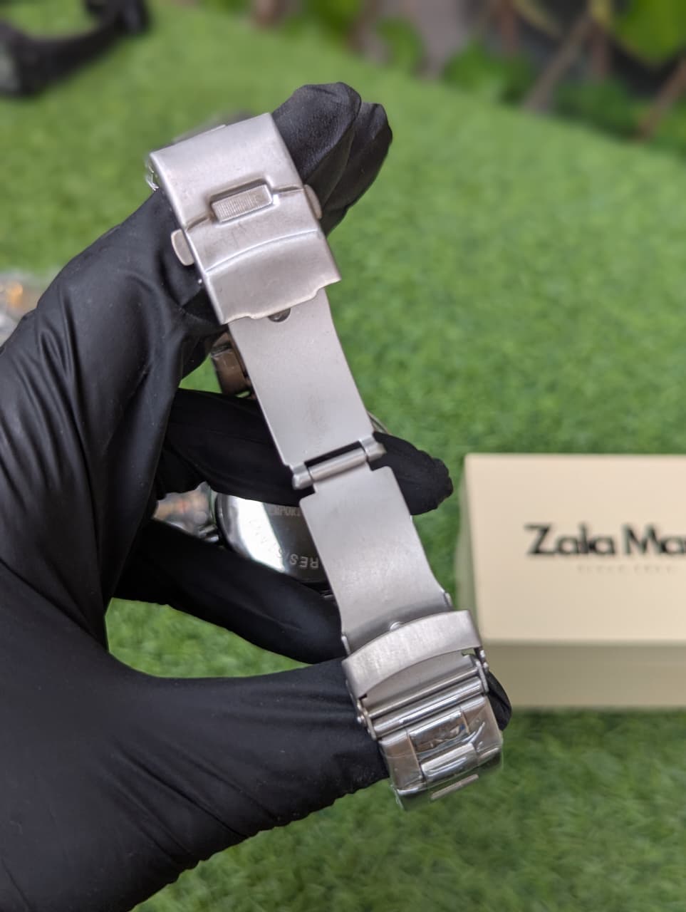 Armani Watch – Luxury Style & Timeless Elegance