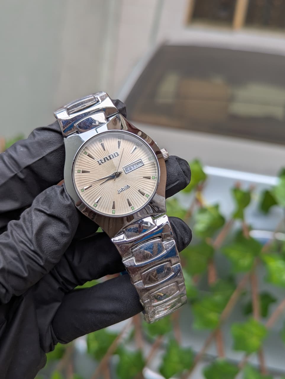 Classic Men’s Watch – Textured Dial & Stainless Steel Bracelet