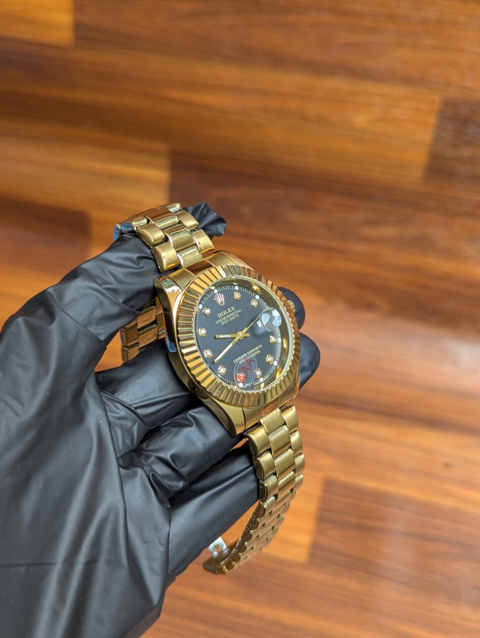 Classic Luxury Men’s Watch – Fluted Bezel & Stainless Steel Bracelet