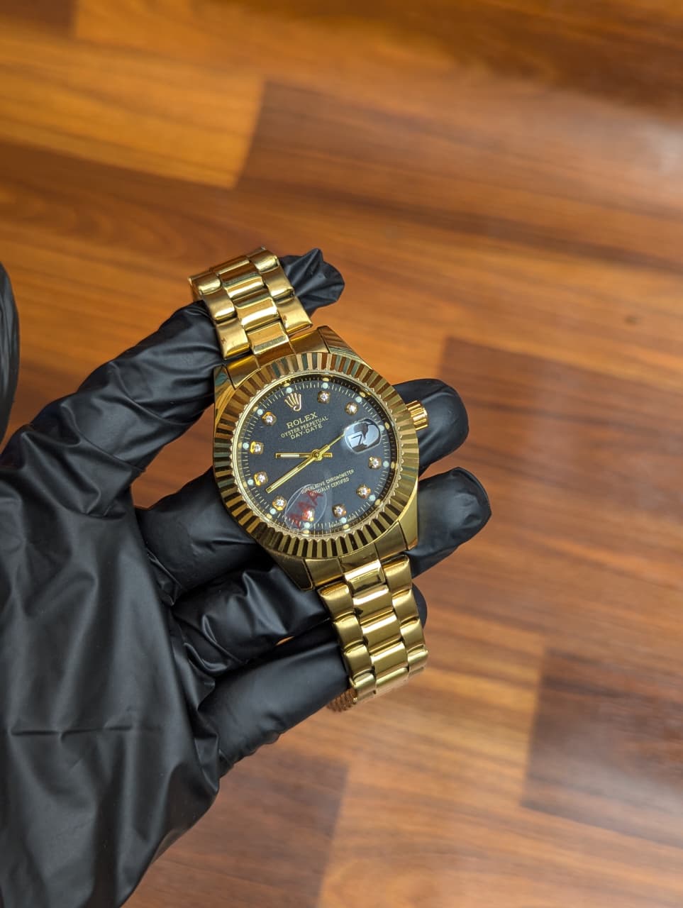 Classic Luxury Men’s Watch – Fluted Bezel & Stainless Steel Bracelet