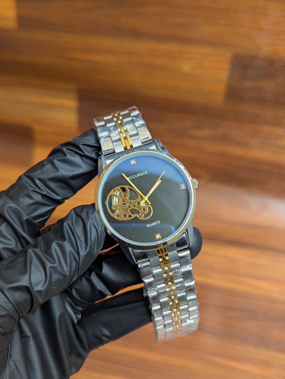 Classic Style Men’s Watch – Stainless Steel Bracelet