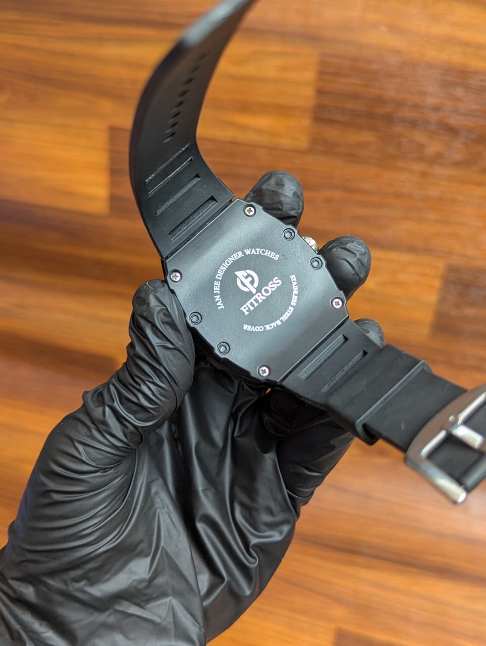 Rugged Sport Men’s Watch – Square Case & Silicone Strap