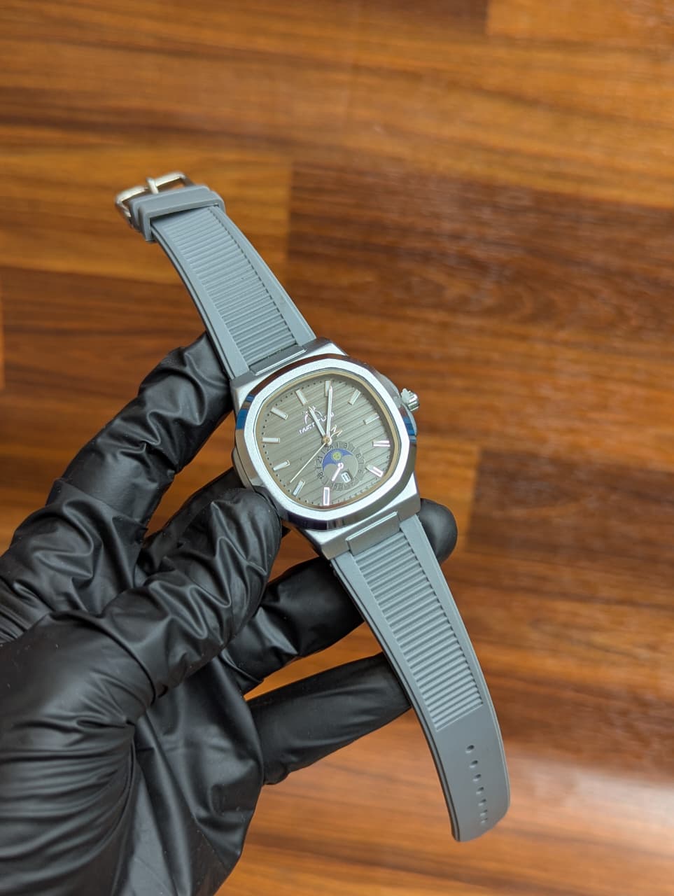 Product Title Premium Sporty Men’s Watch – Silicone Strap & Detailed Dial