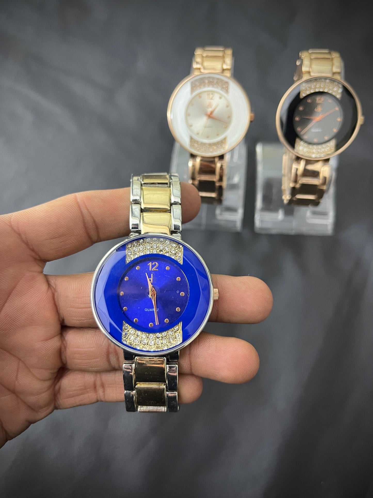 Elegant Women’s Gold Quartz Watch