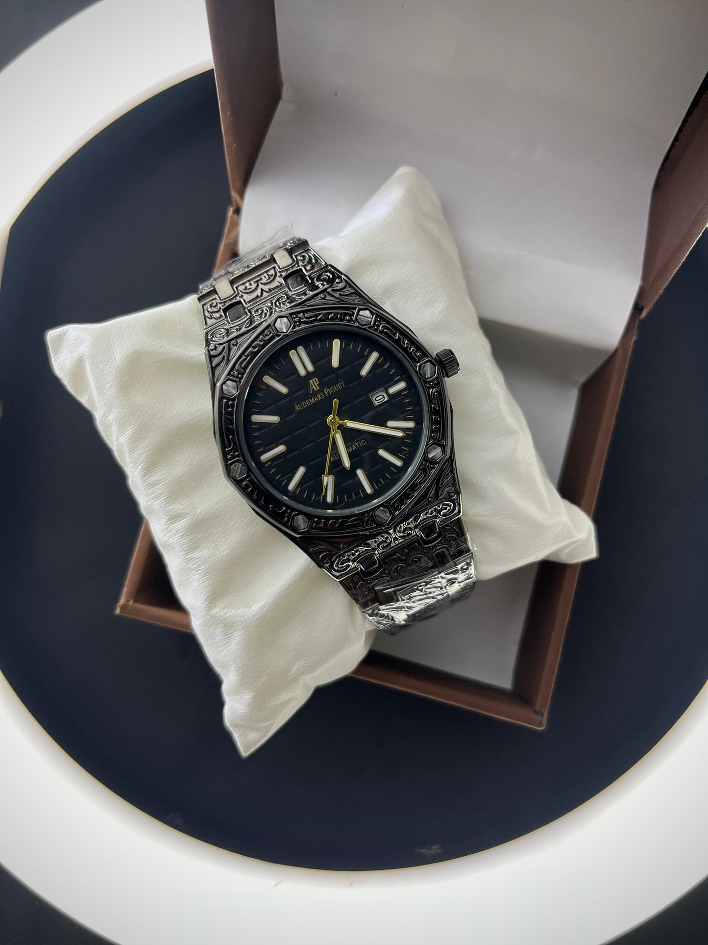 Stylish Stainless Steel Watch – Perfect for Any Occasion