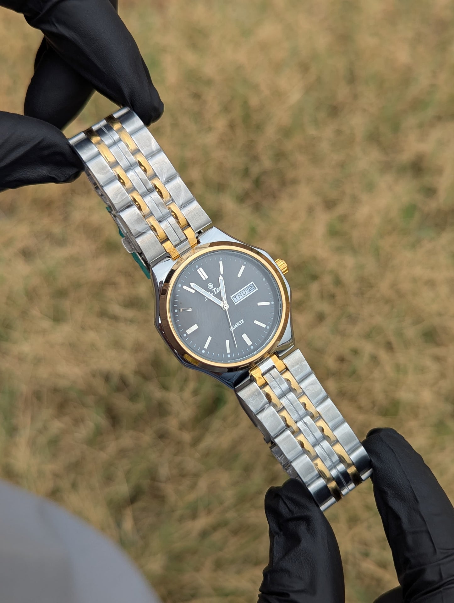 Hi-Tech™ Minimal Stainless Steel Watch with a Day & Date display