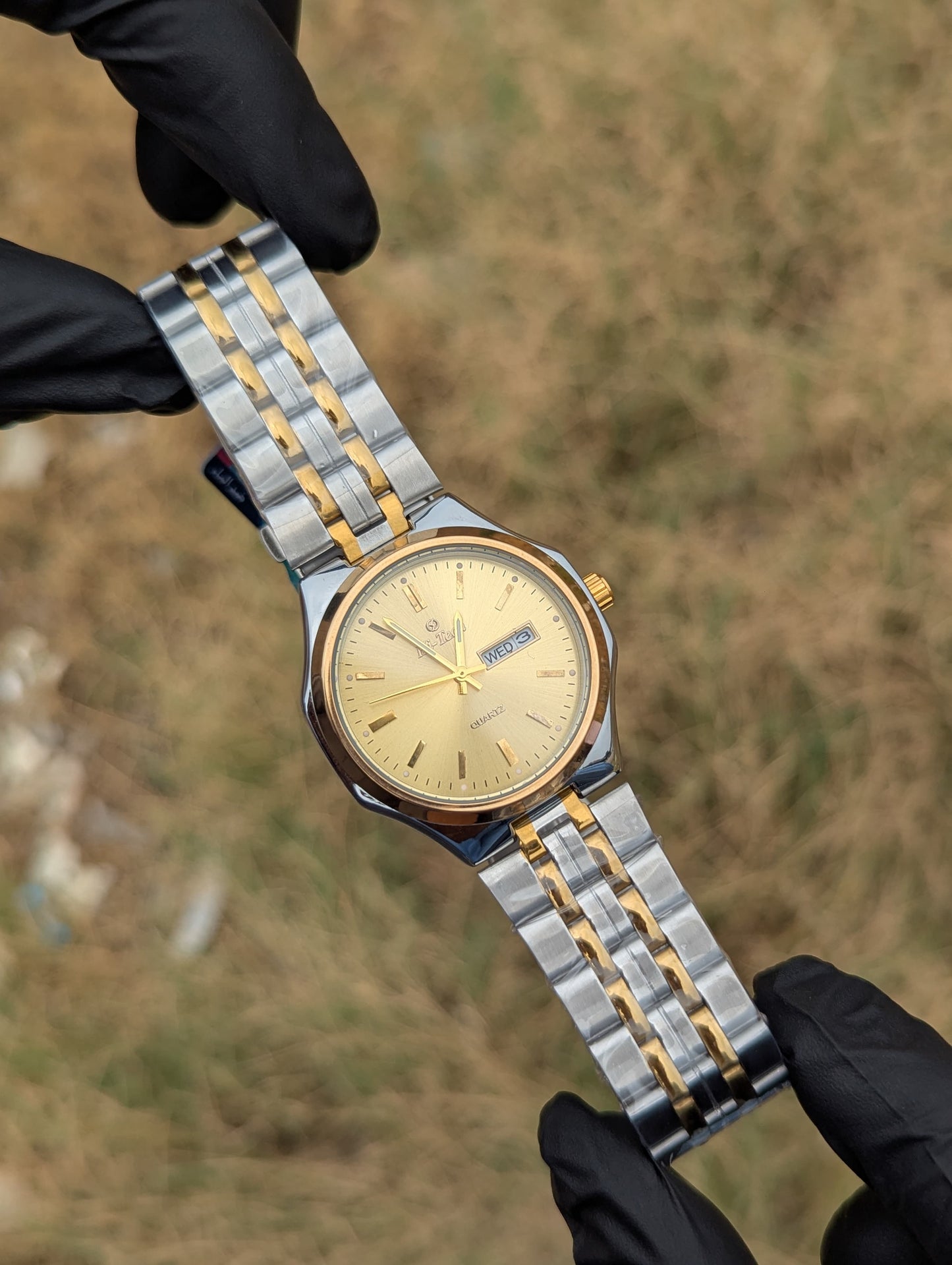Hi-Tech™ Minimal Stainless Steel Watch with a Day & Date display