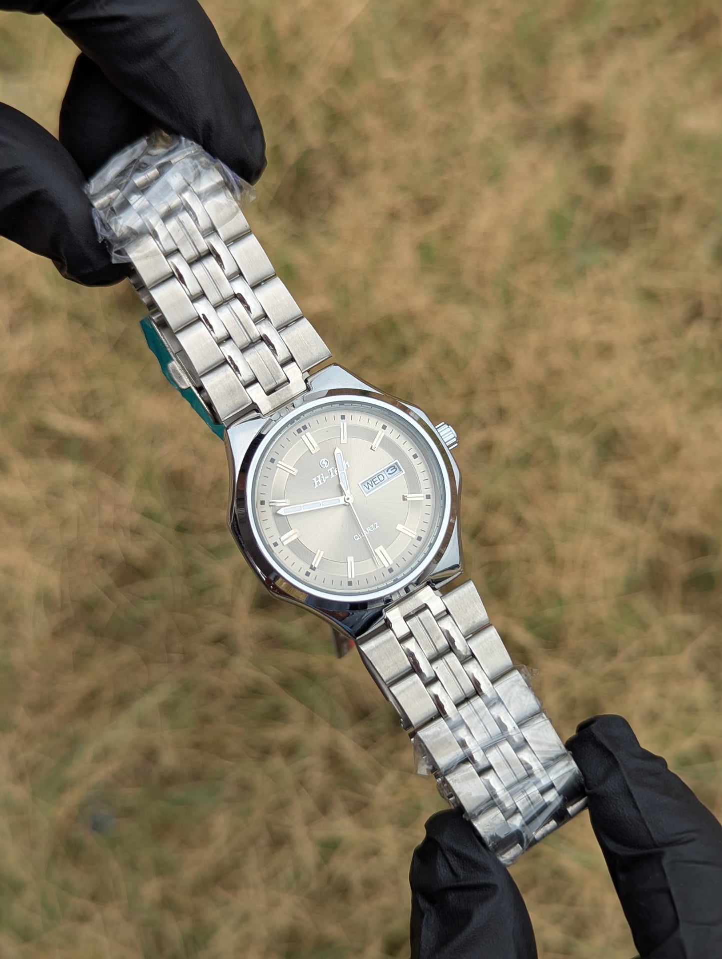 Hi-Tech™ Minimal Stainless Steel Watch with a Day & Date display