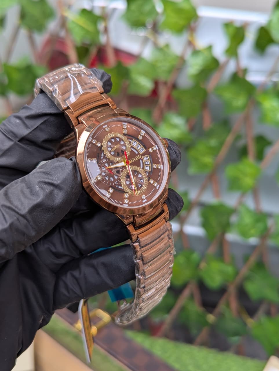 Luxury Stainless Steel Men’s Watch – Bold & Timeless Design