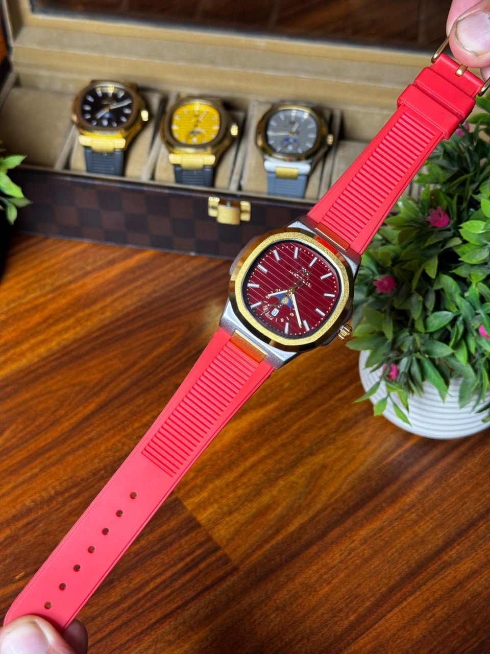 Luxury Analog Watch with Premium Silicone Strap – Modern Casual & Formal Timepiece