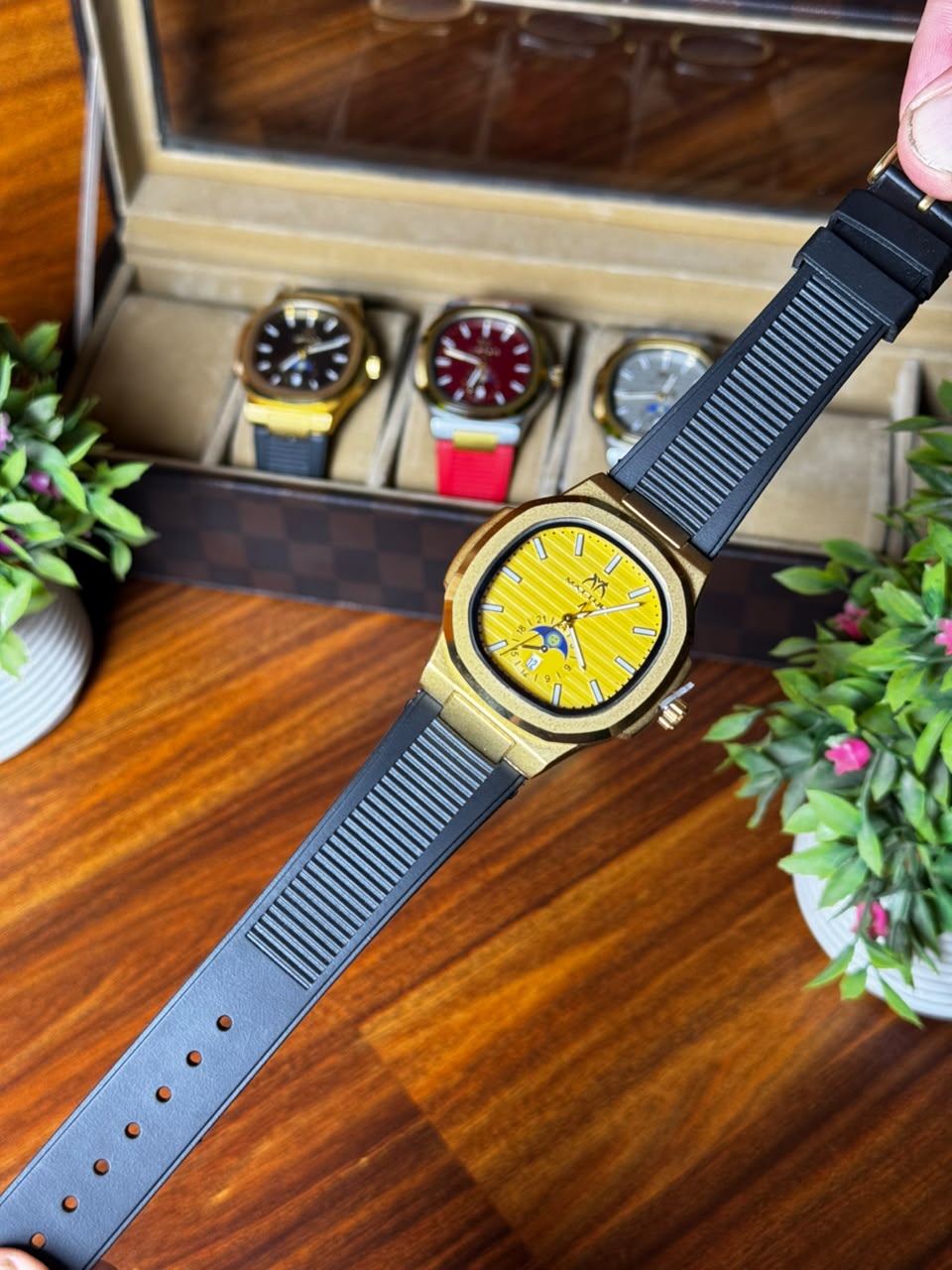 Luxury Analog Watch with Premium Silicone Strap – Modern Casual & Formal Timepiece