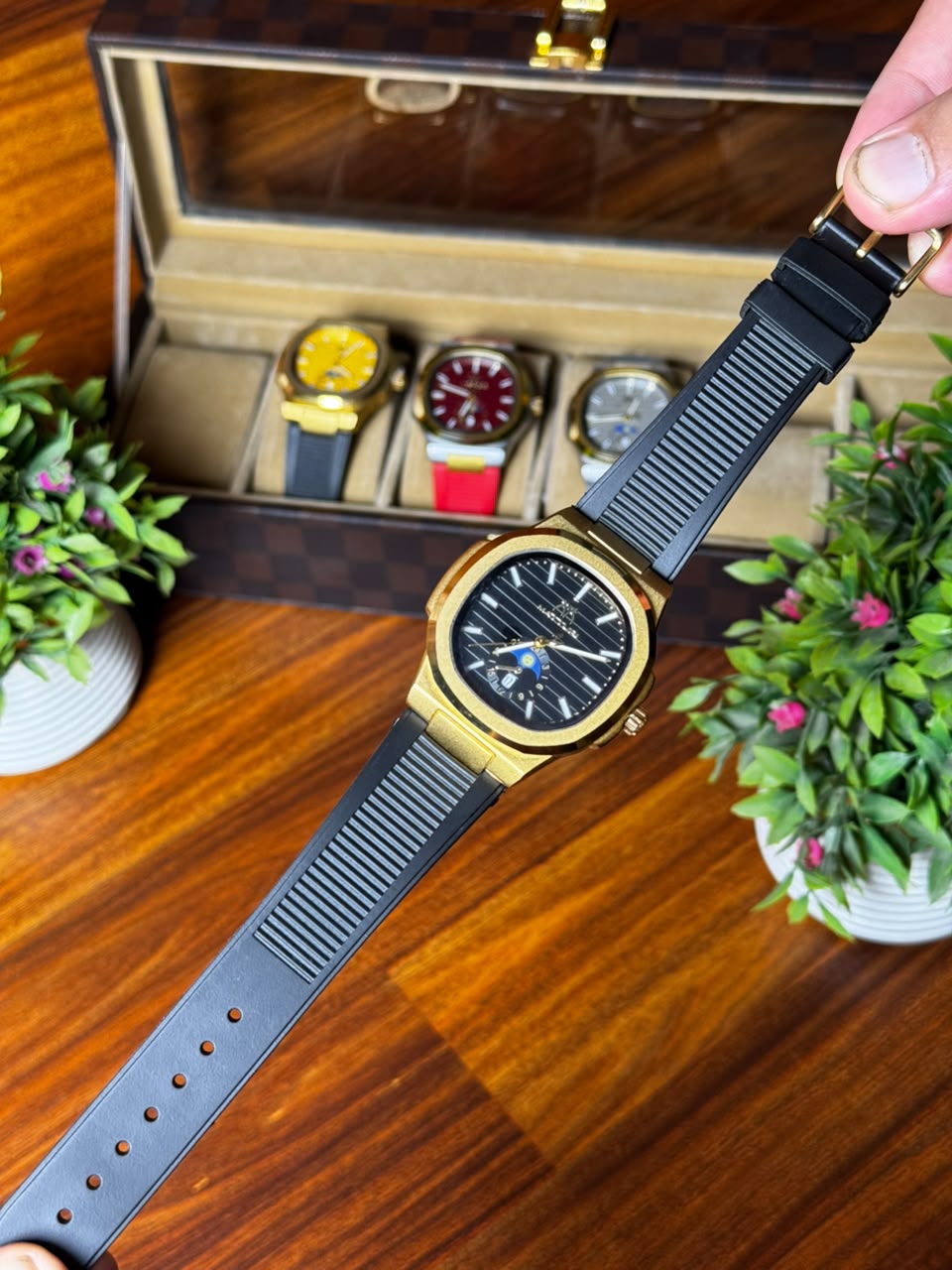 Luxury Analog Watch with Premium Silicone Strap – Modern Casual & Formal Timepiece