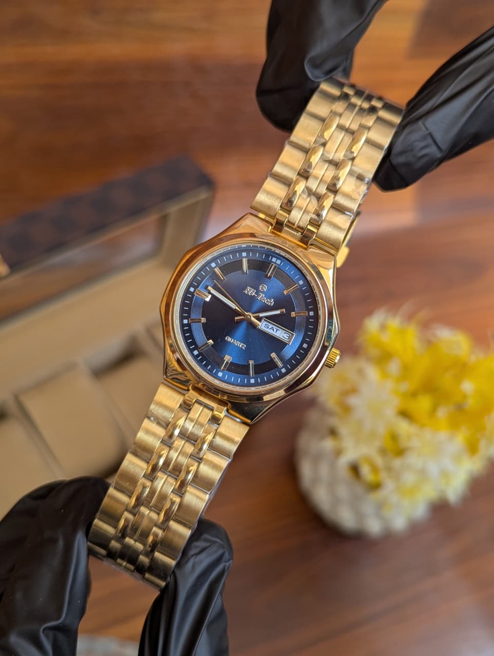 Hi-Tech™ Minimal Stainless Steel Watch with a Day & Date display