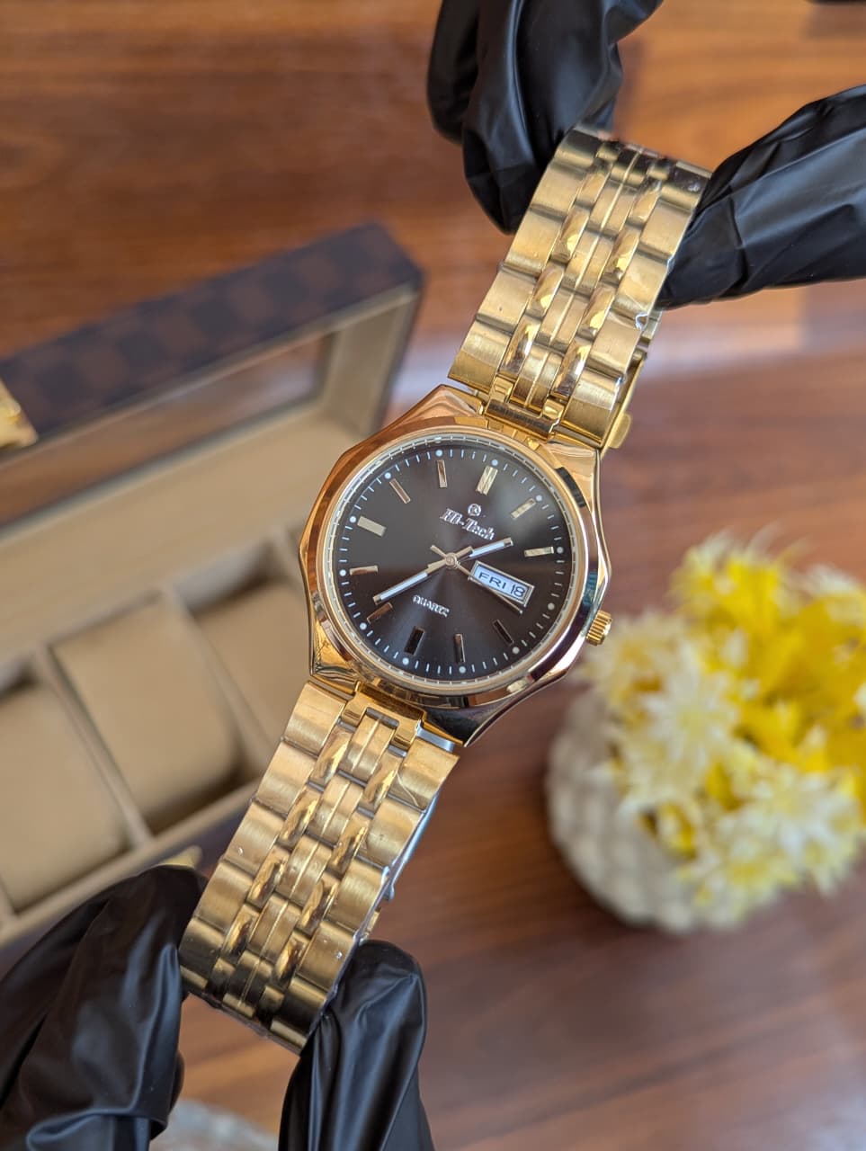Hi-Tech™ Minimal Stainless Steel Watch with a Day & Date display