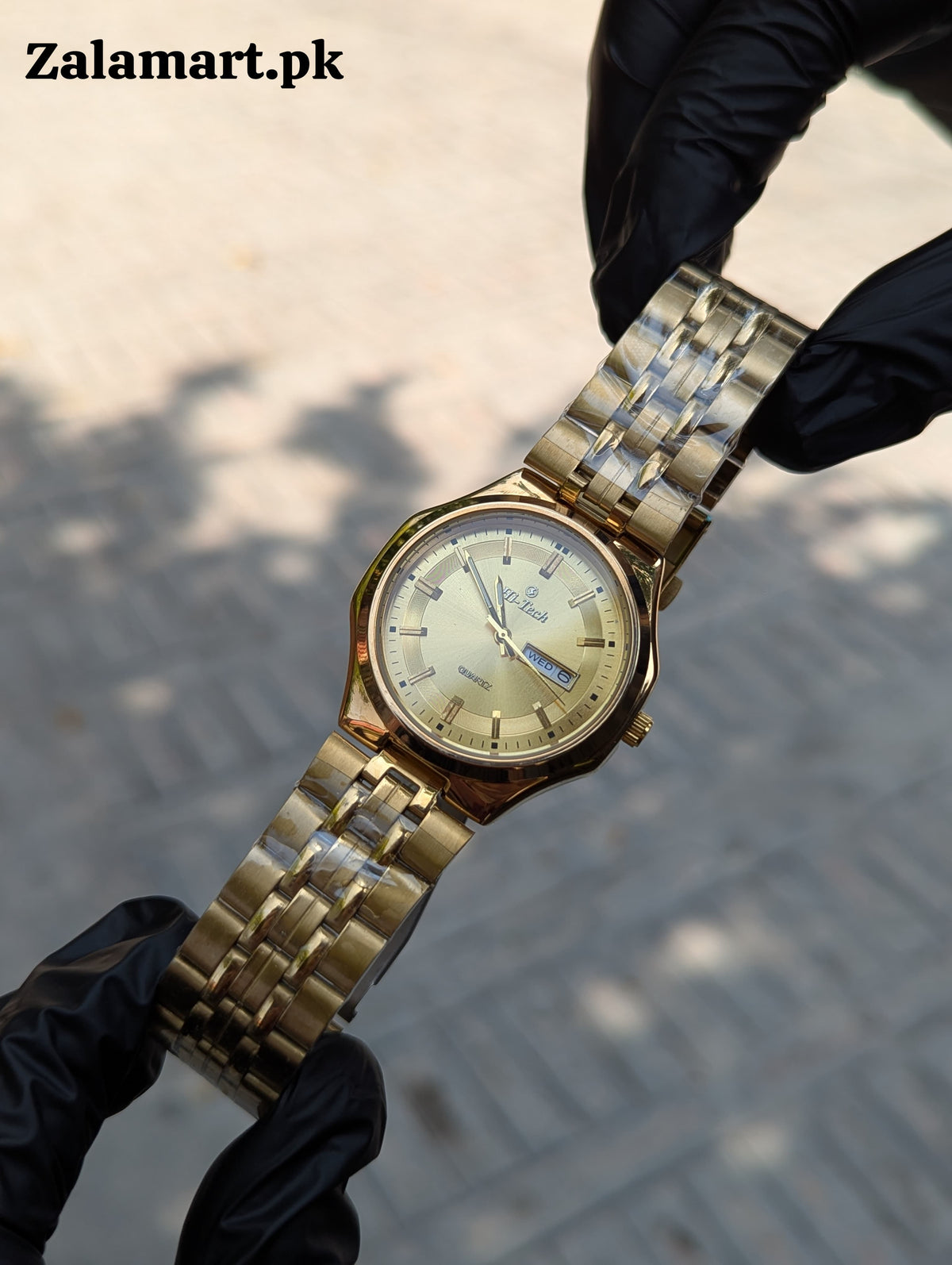 Hi-Tech™ Minimal Stainless Steel Watch with a Day & Date display